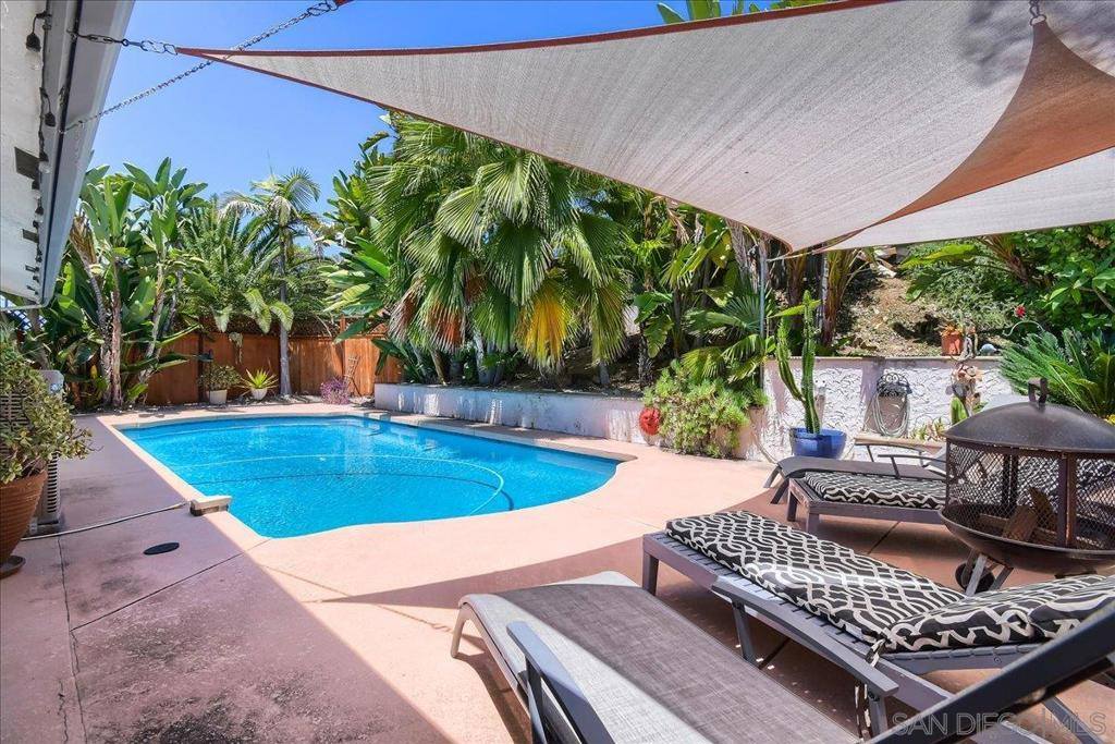 10162 Sierra Madre Rd, Spring Valley, CA 91977