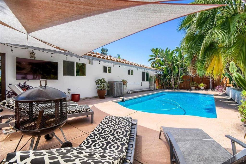 10162 Sierra Madre Rd, Spring Valley, CA 91977