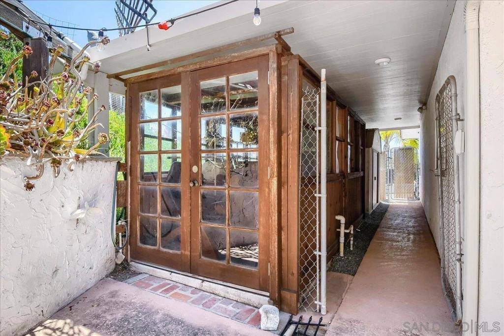10162 Sierra Madre Rd, Spring Valley, CA 91977