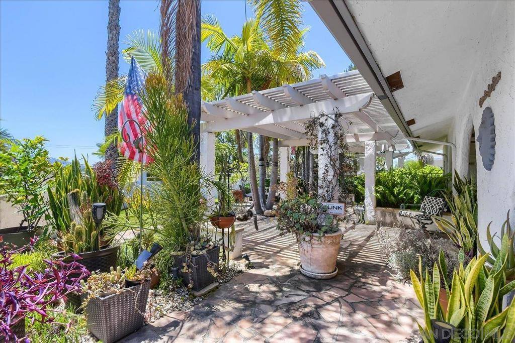 10162 Sierra Madre Rd, Spring Valley, CA 91977