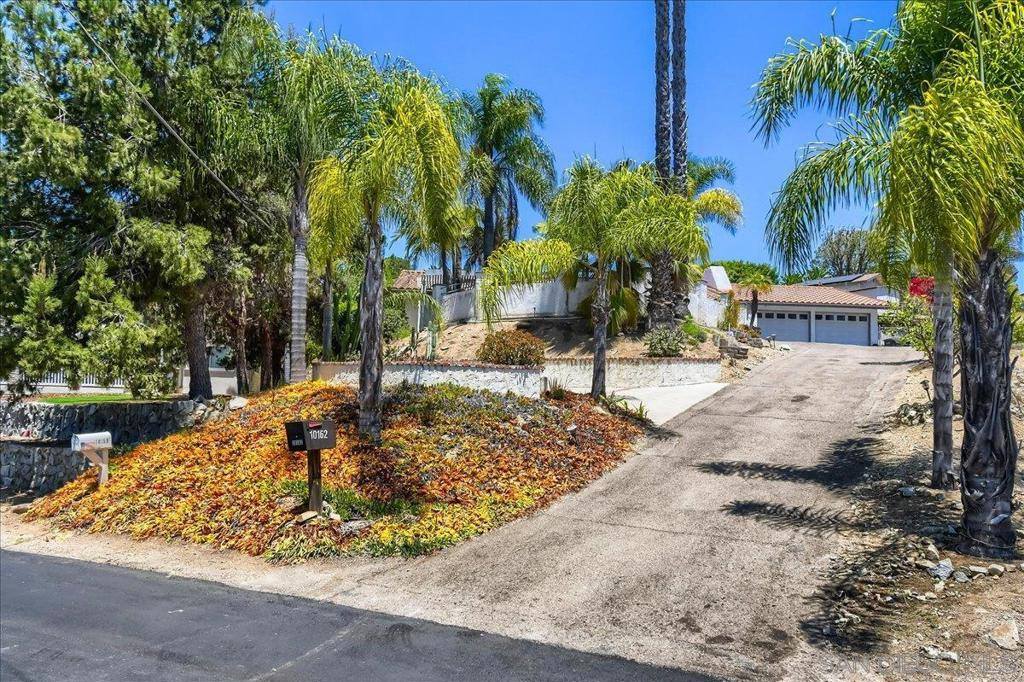 10162 Sierra Madre Rd, Spring Valley, CA 91977