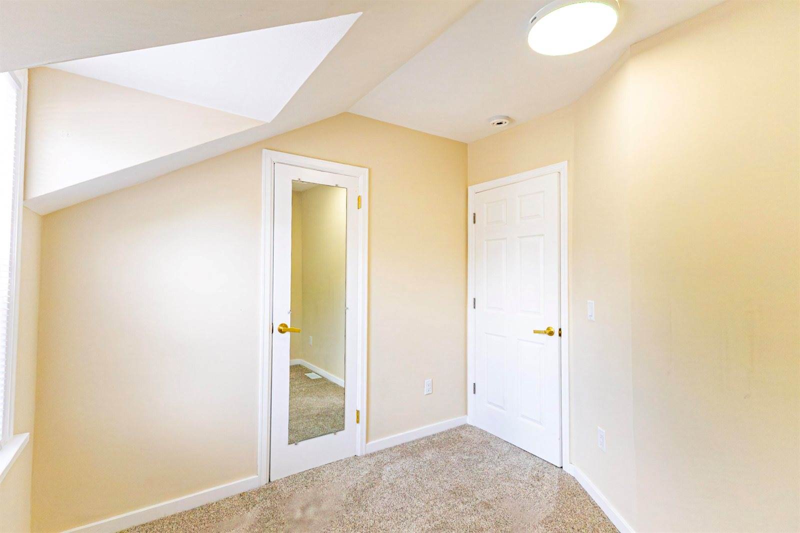 2350 South 56th St, West Allis, WI 53219