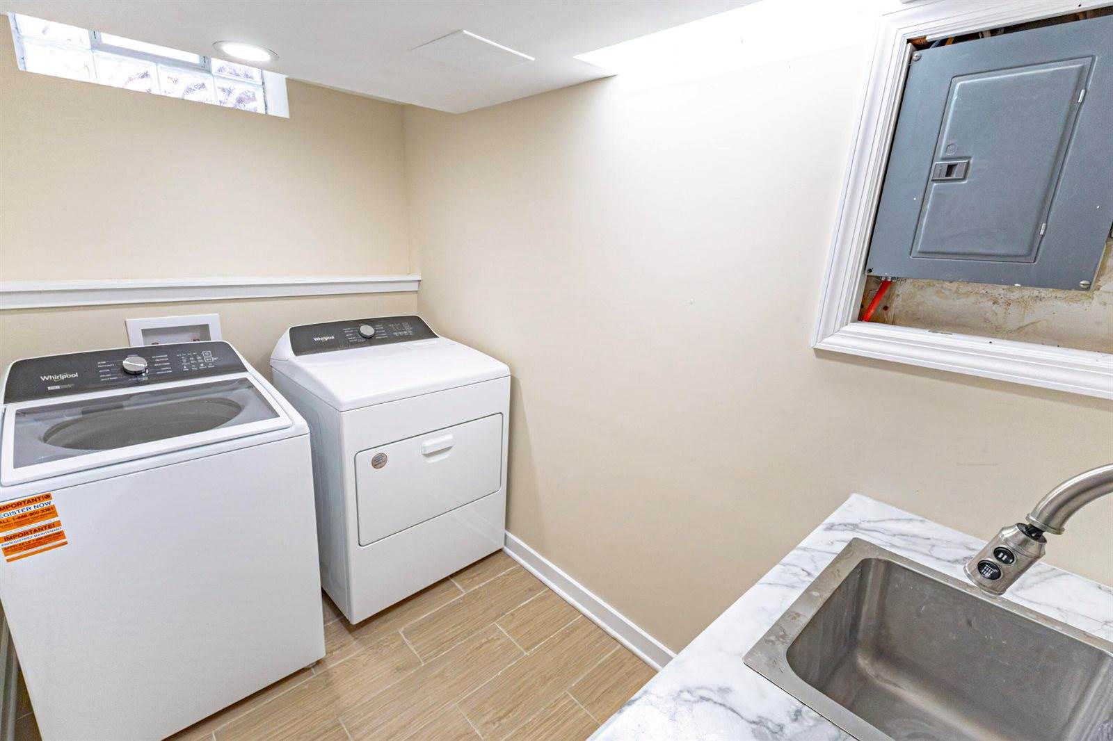 2350 South 56th St, West Allis, WI 53219