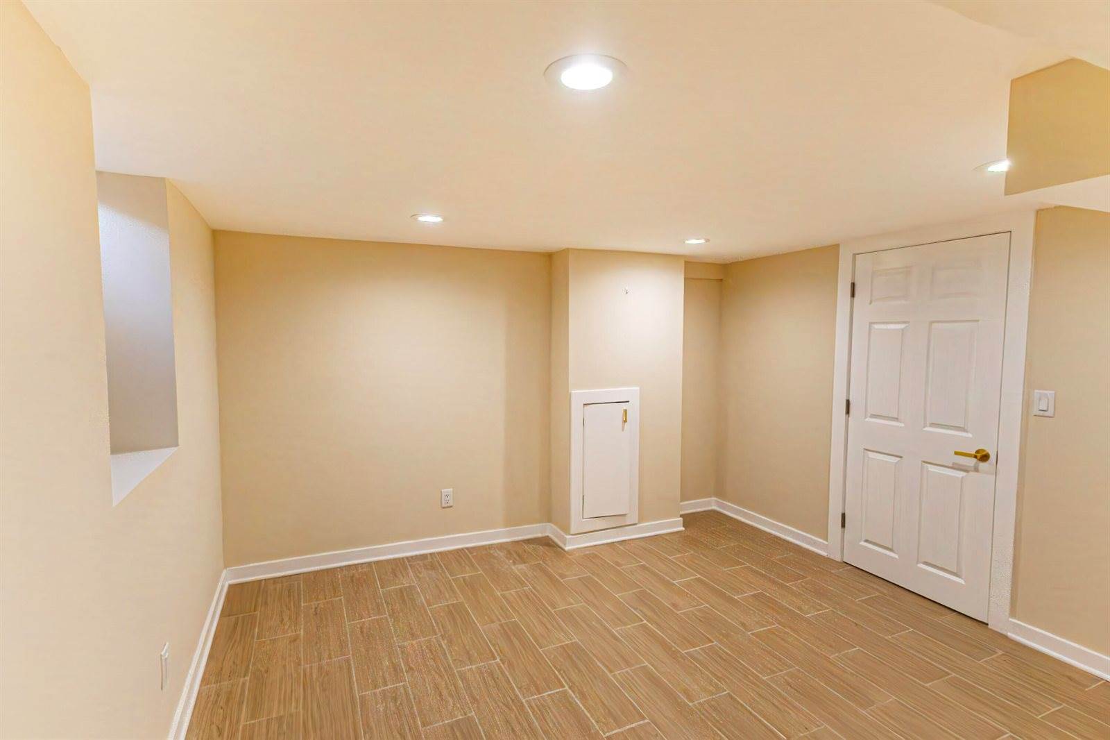 2350 South 56th St, West Allis, WI 53219