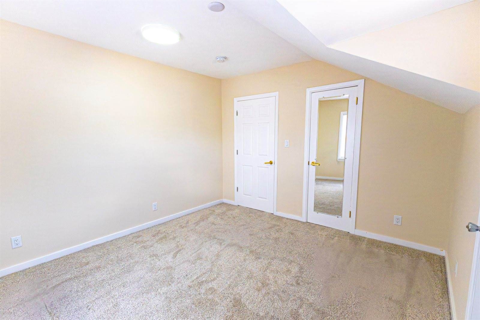 2350 South 56th St, West Allis, WI 53219