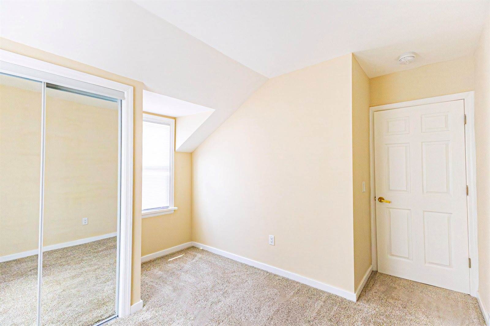 2350 South 56th St, West Allis, WI 53219