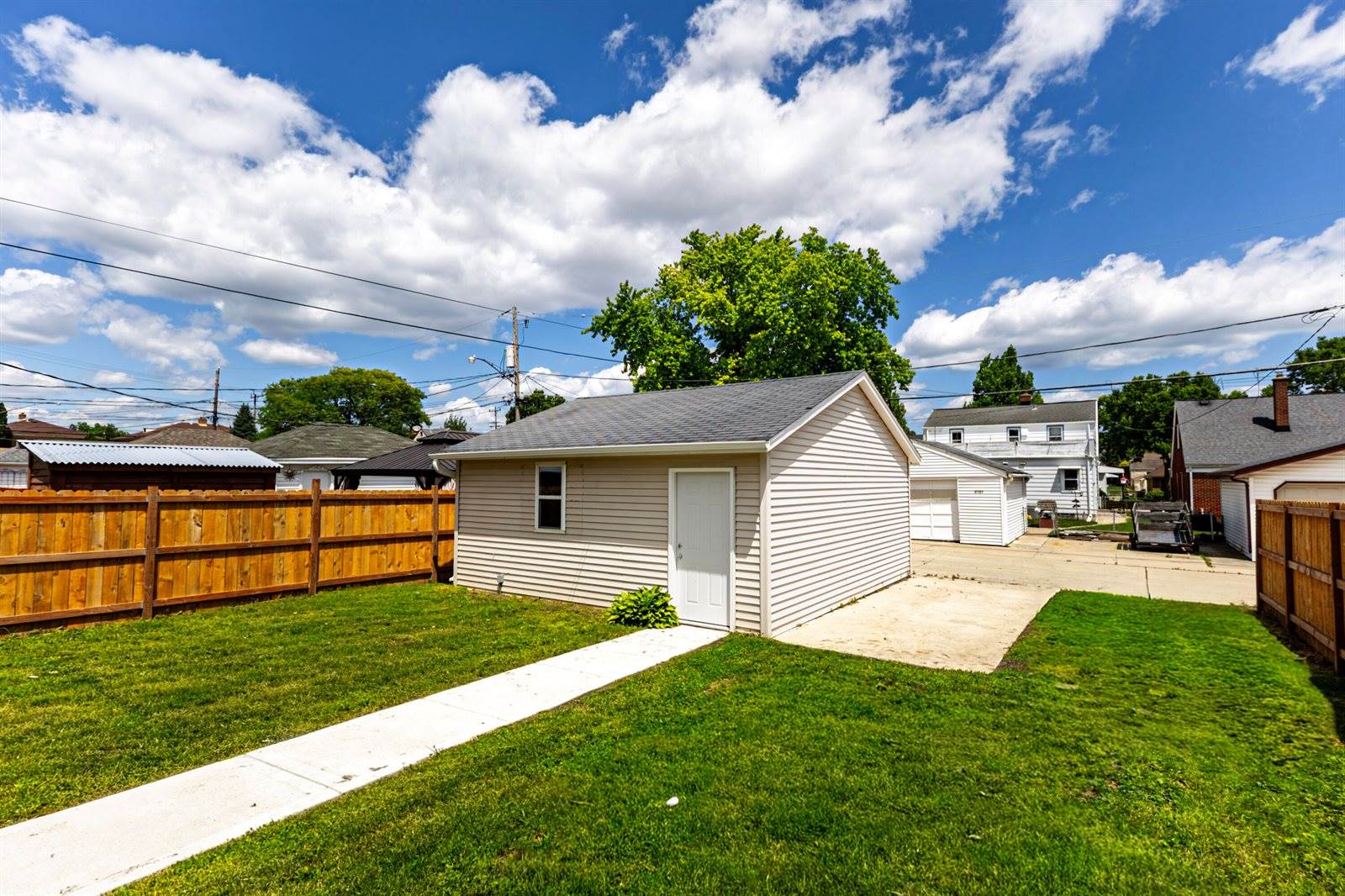 2350 South 56th St, West Allis, WI 53219