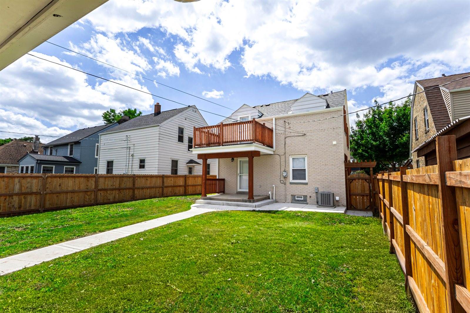 2350 South 56th St, West Allis, WI 53219