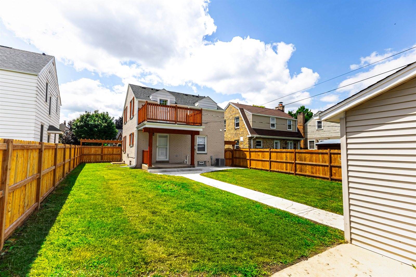 2350 South 56th St, West Allis, WI 53219