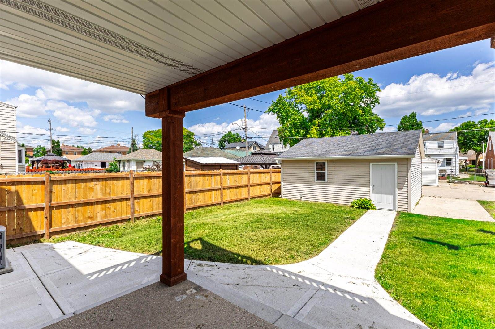 2350 South 56th St, West Allis, WI 53219