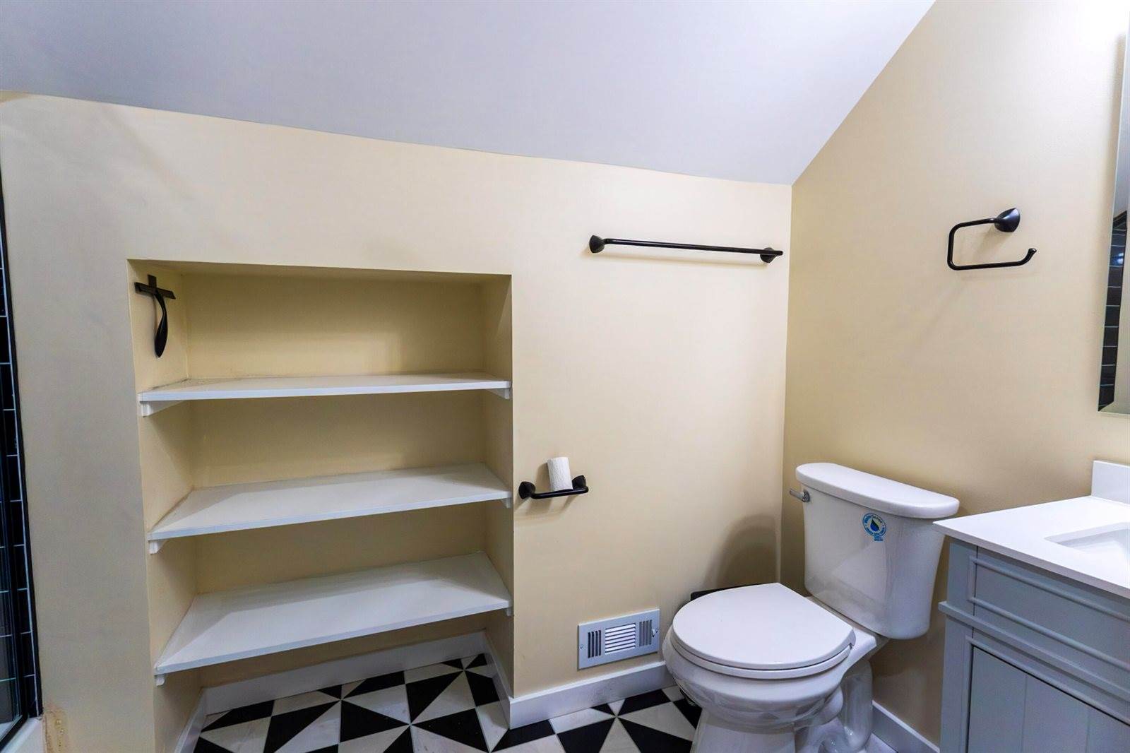1408 West Manitoba St, Milwaukee, WI 53215
