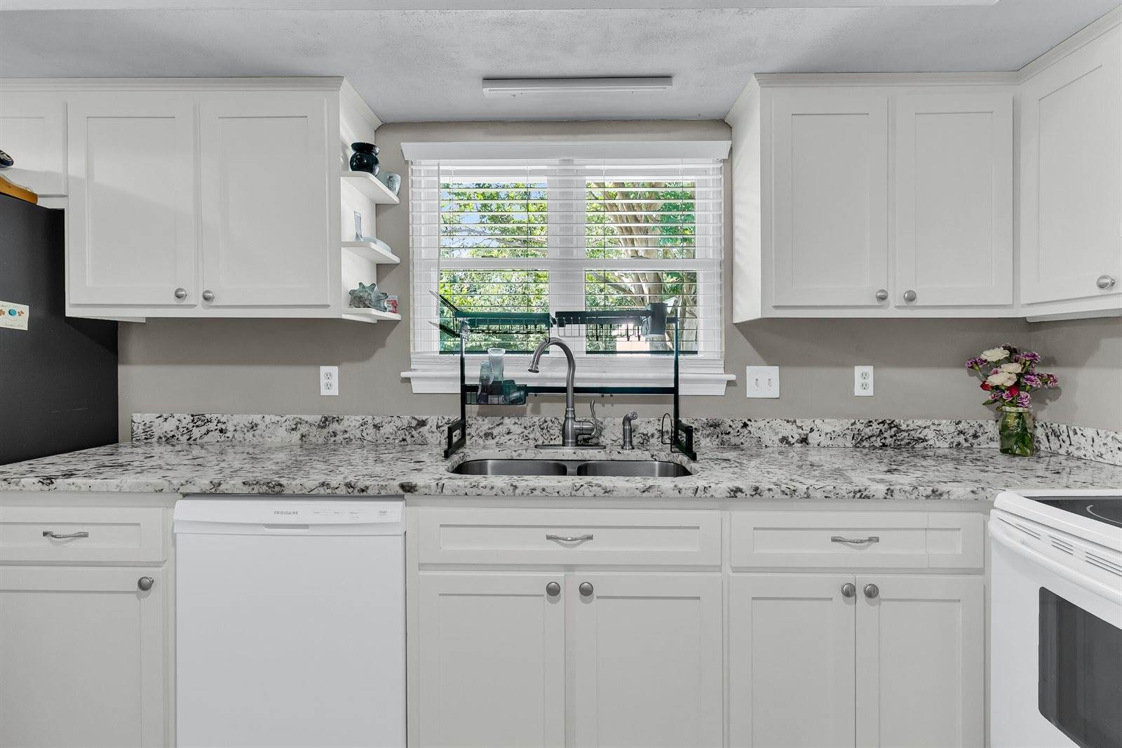 1009 Mountain Pine Road, Moncks Corner, SC 29461