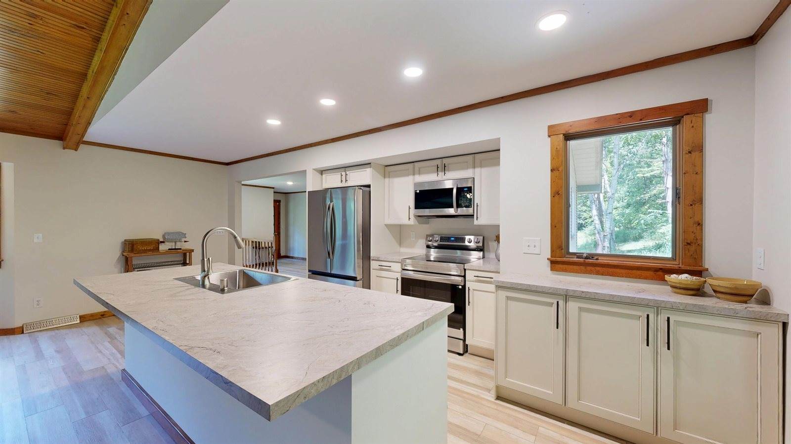 E13992 Jug Creek Rd, Stark, WI 54639