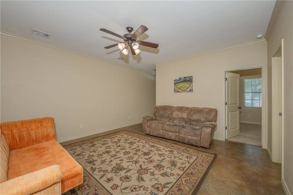 4311 Commando Trail, College Station, TX 77845