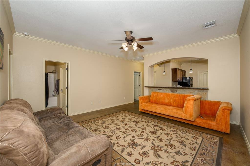 4311 Commando Trail, College Station, TX 77845