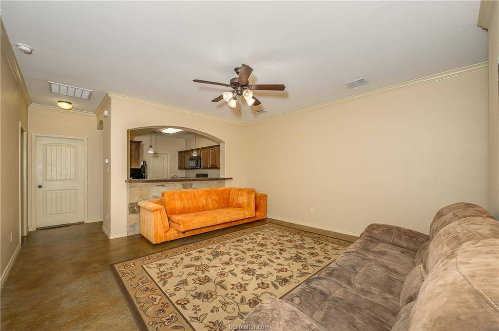 4311 Commando Trail, College Station, TX 77845