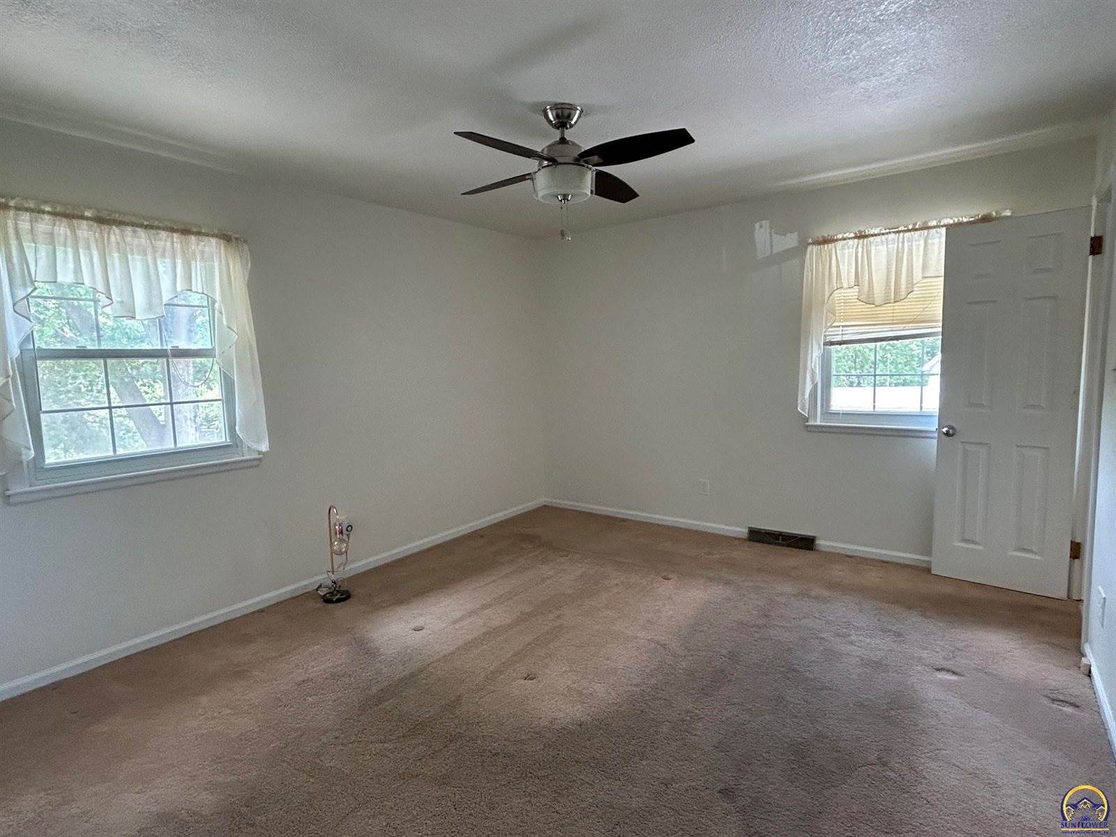 4425 NW Lookout CT, Topeka, KS 66618