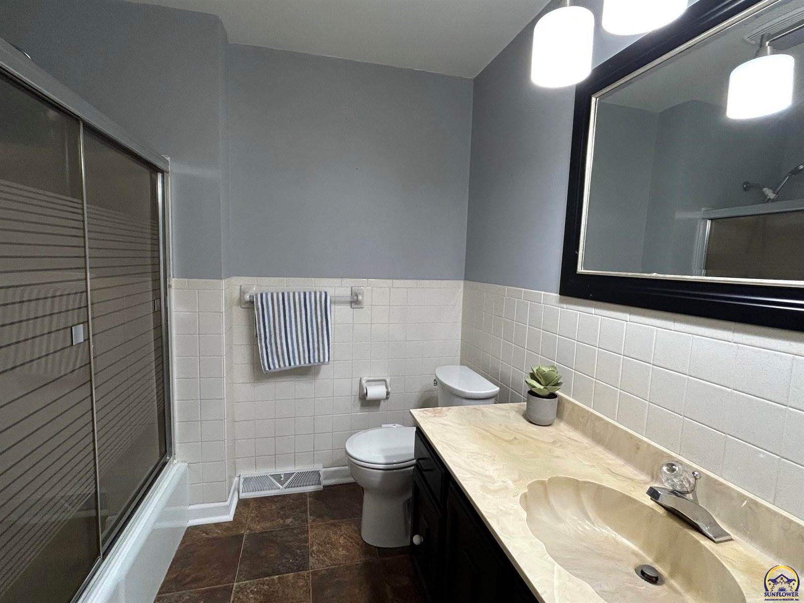 4425 NW Lookout CT, Topeka, KS 66618
