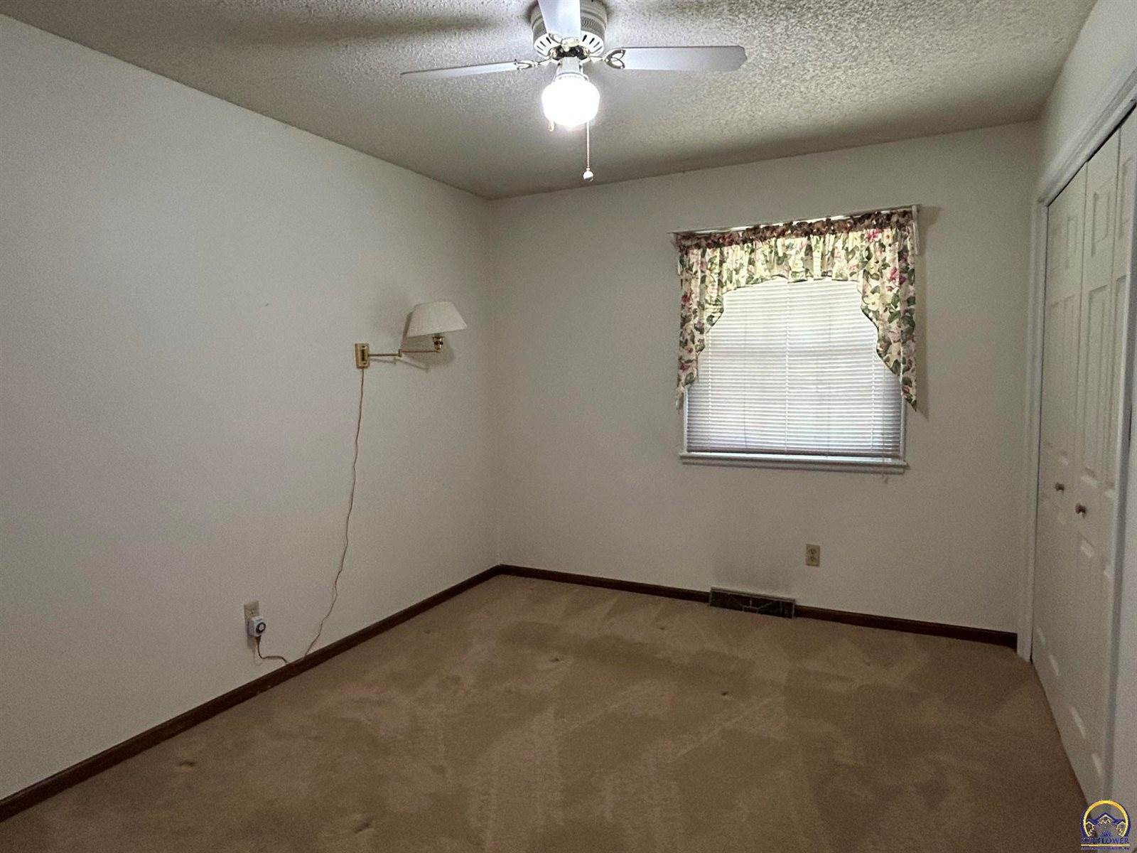 4425 NW Lookout CT, Topeka, KS 66618