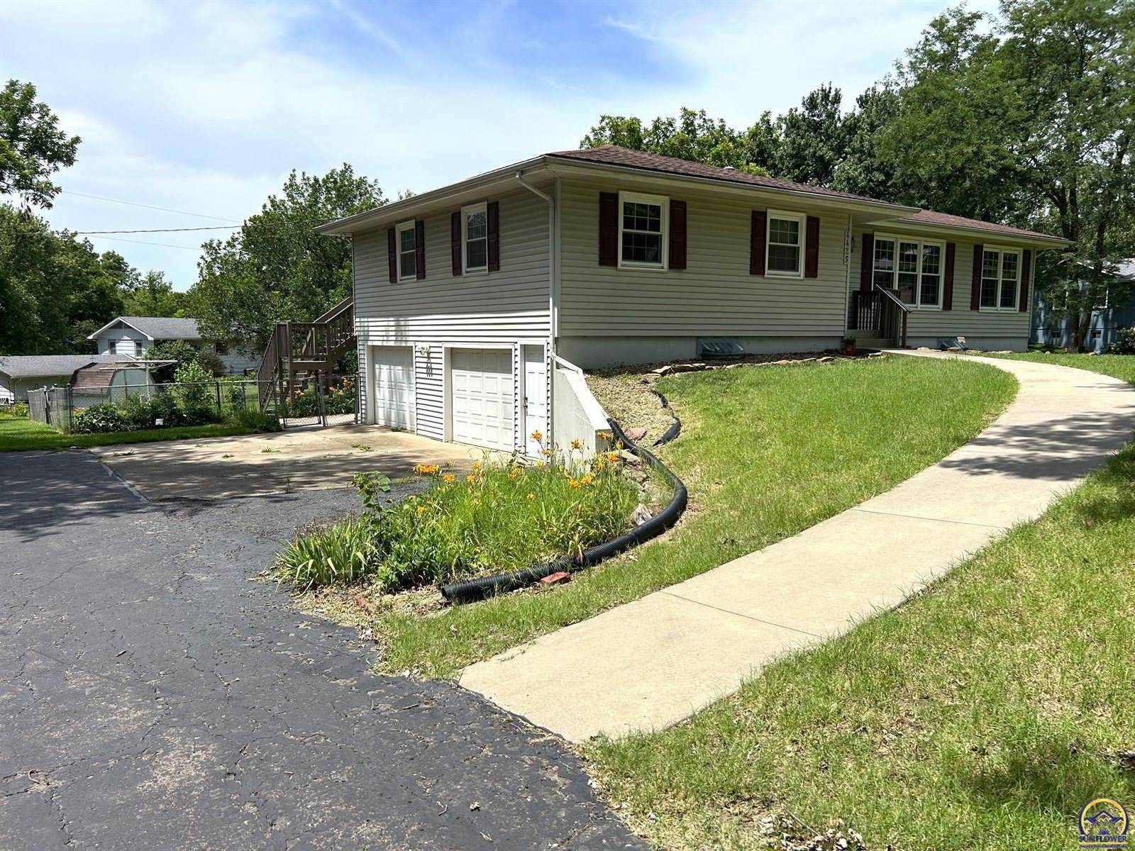 4425 NW Lookout CT, Topeka, KS 66618