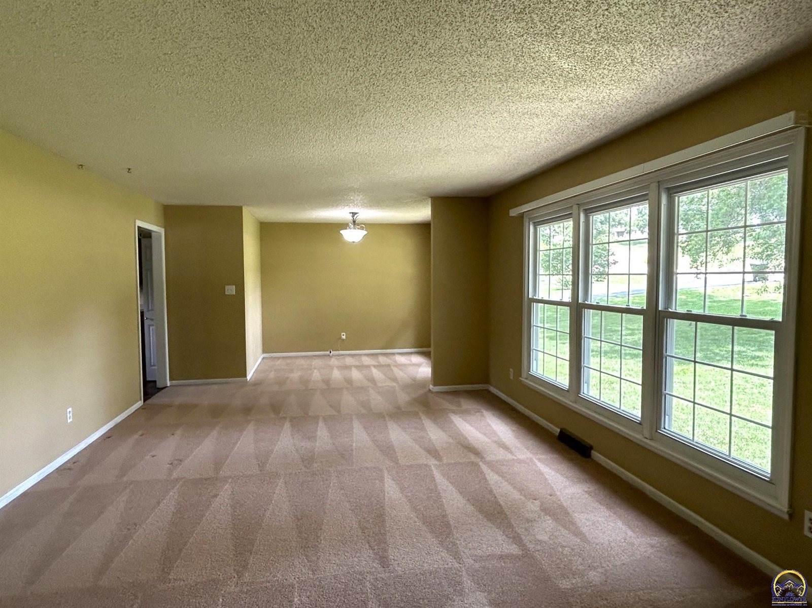 4425 NW Lookout CT, Topeka, KS 66618