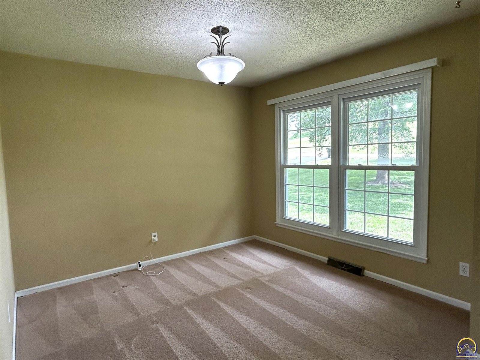 4425 NW Lookout CT, Topeka, KS 66618
