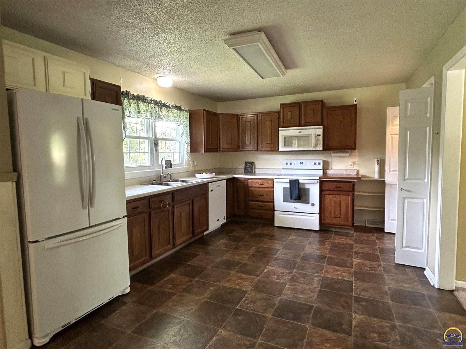4425 NW Lookout CT, Topeka, KS 66618