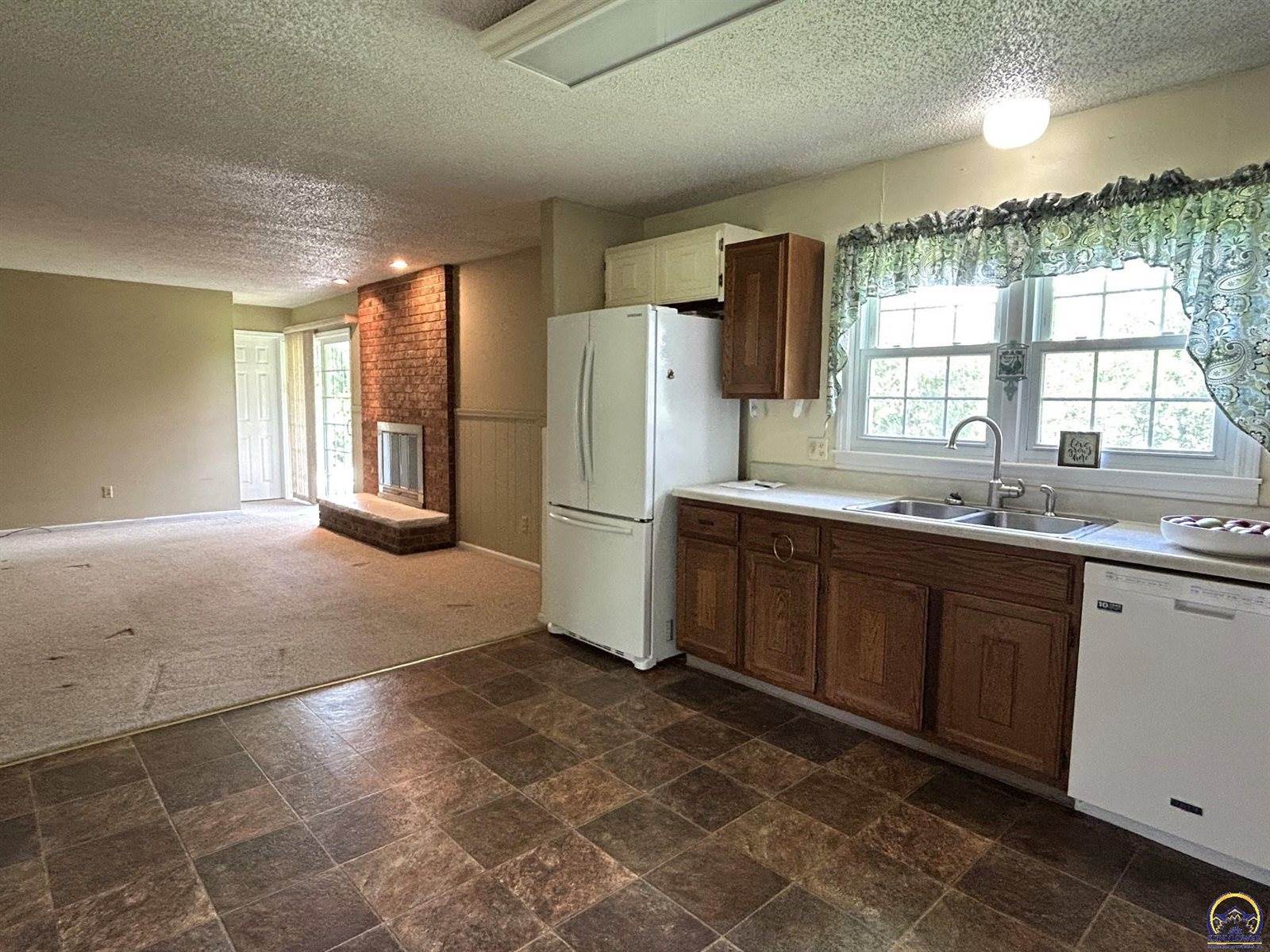 4425 NW Lookout CT, Topeka, KS 66618