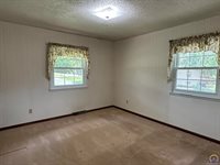 4425 NW Lookout CT, Topeka, KS 66618
