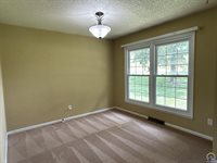 4425 NW Lookout CT, Topeka, KS 66618