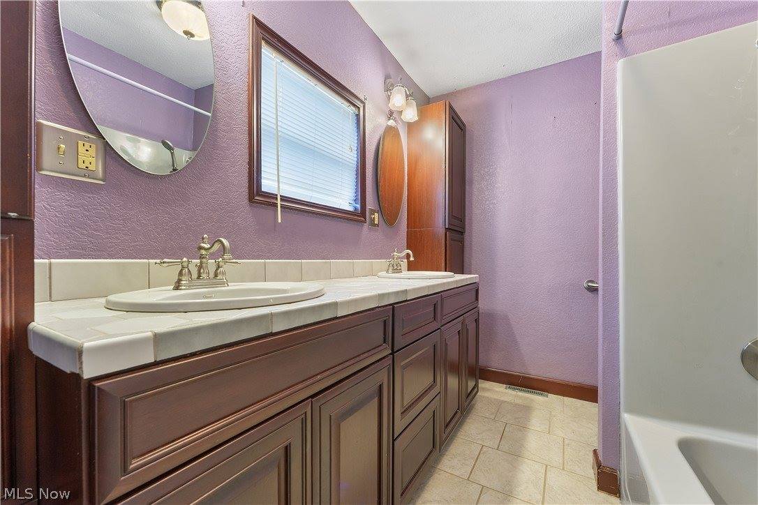 6788 Poland Center Drive, Poland, OH 44514