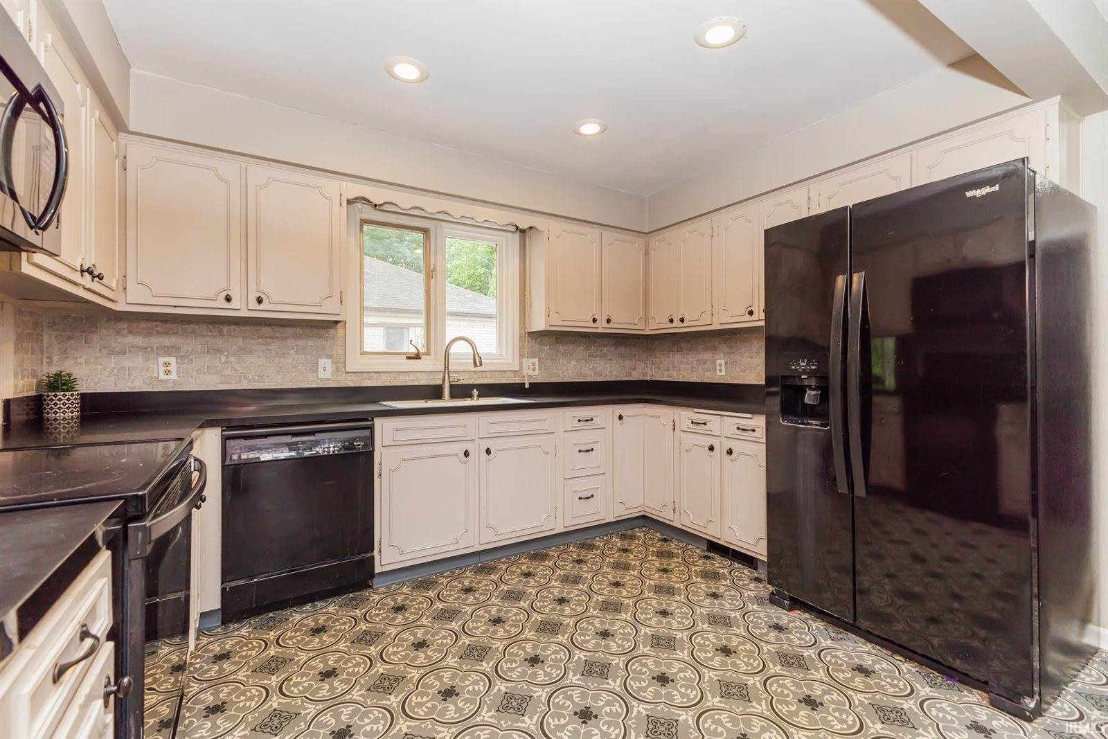 14 Windridge Street, Anderson, IN 46011