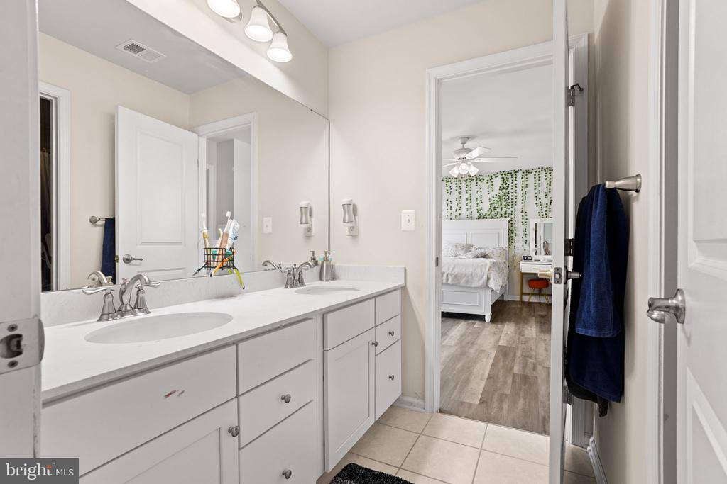 12405 Southington Drive, Woodbridge, VA 22192
