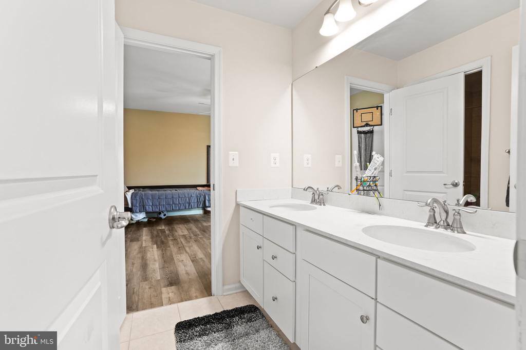 12405 Southington Drive, Woodbridge, VA 22192