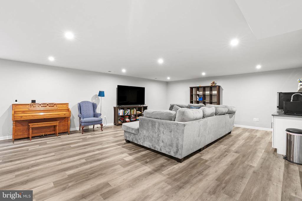 12405 Southington Drive, Woodbridge, VA 22192