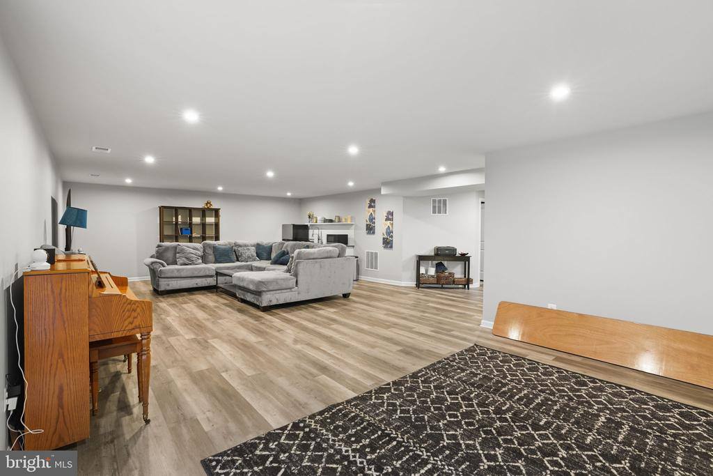 12405 Southington Drive, Woodbridge, VA 22192