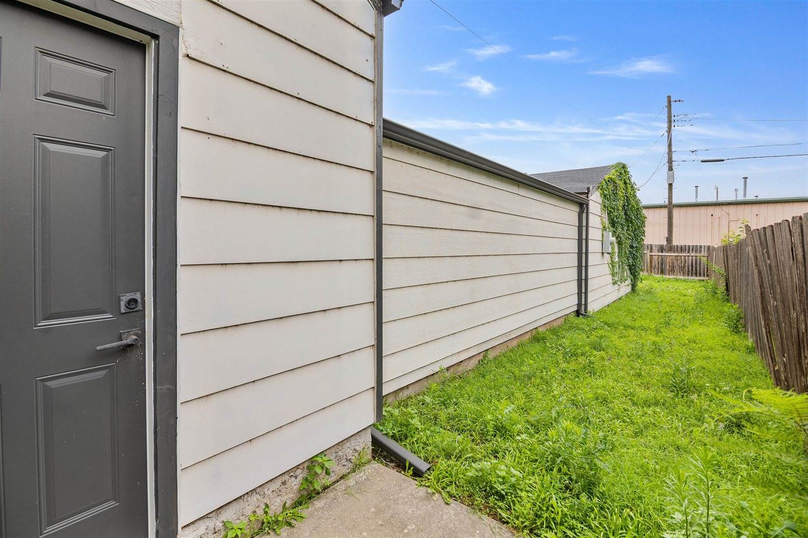 2739 South Rose Marie Ct, Wichita, KS 67216