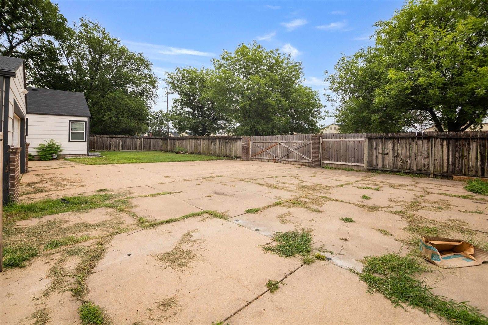 2739 South Rose Marie Ct, Wichita, KS 67216