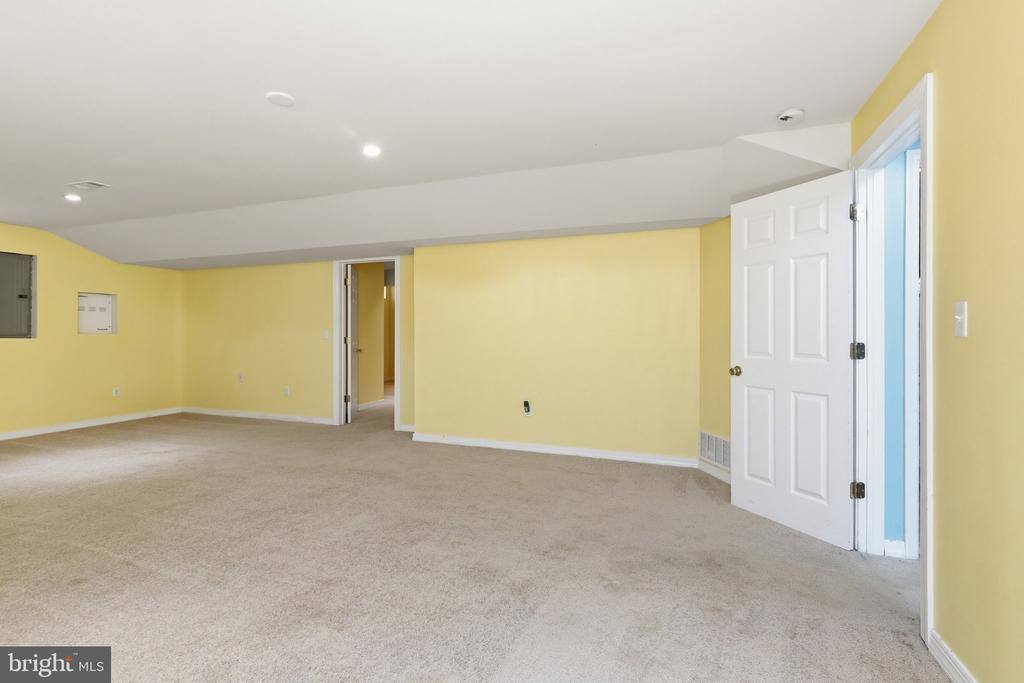 105 Foxwood Drive, Smyrna, DE 19977