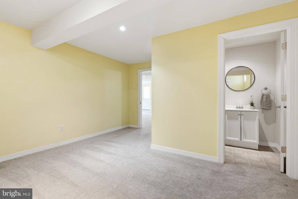 105 Foxwood Drive, Smyrna, DE 19977