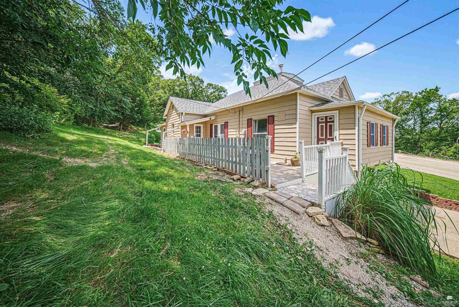11447 J Hill Road, Junction City, KS 66441
