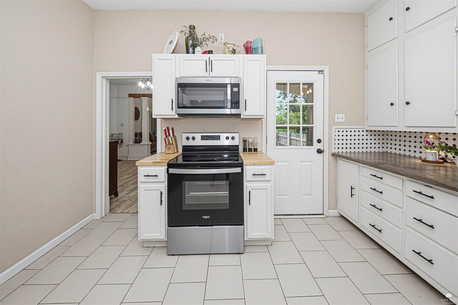 11447 J Hill Road, Junction City, KS 66441