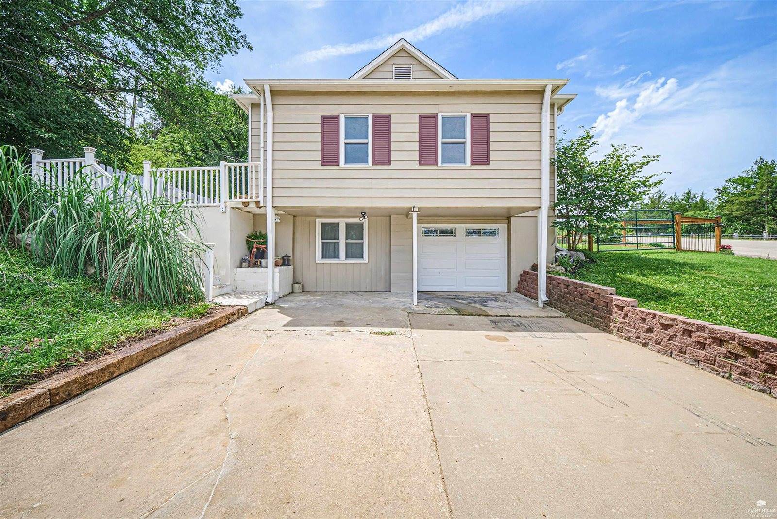 11447 J Hill Road, Junction City, KS 66441
