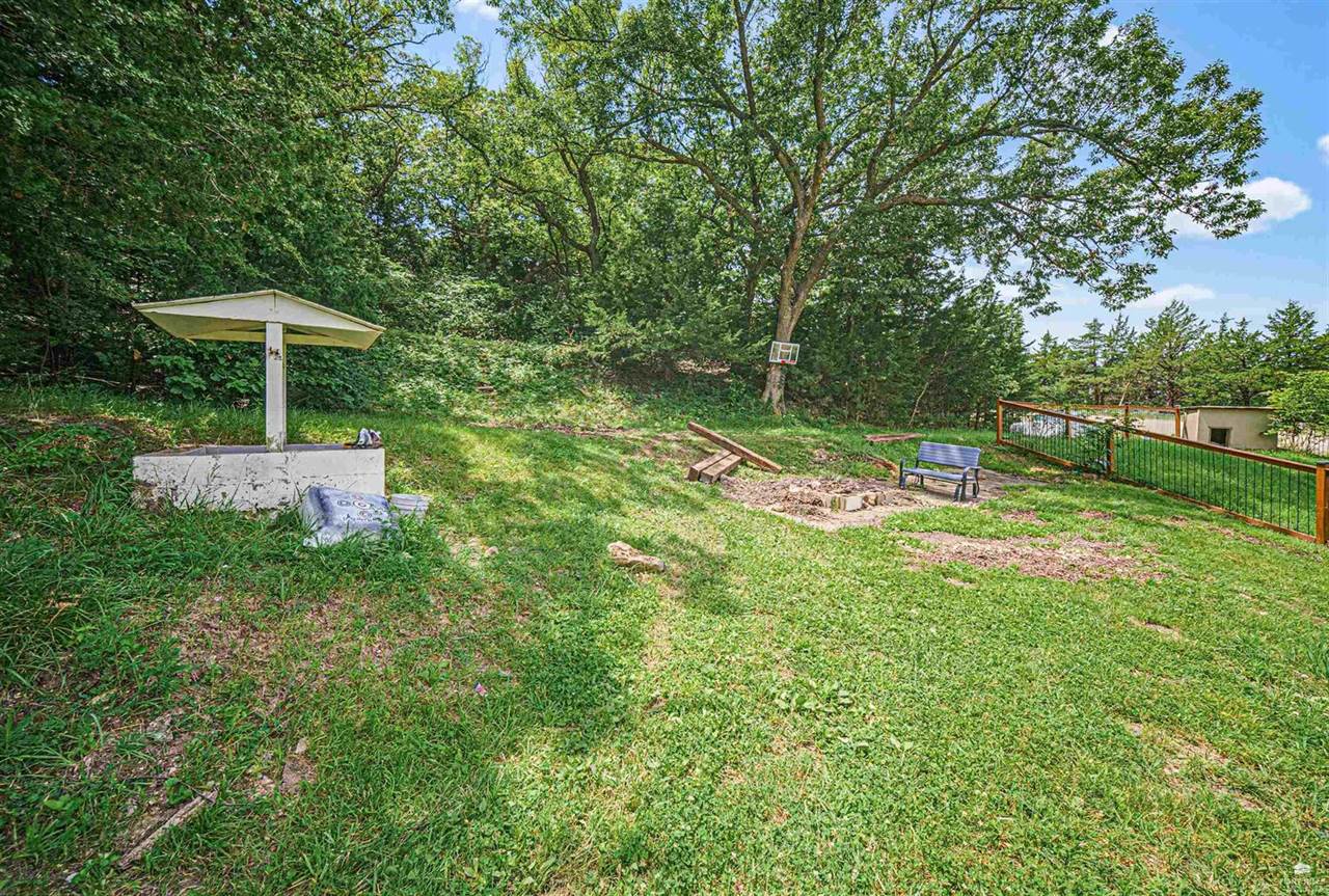 11447 J Hill Road, Junction City, KS 66441