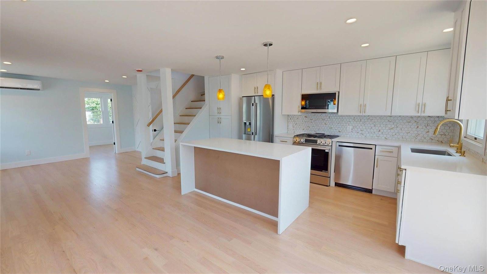 9 Franklin Street, East Rockaway, NY 11518
