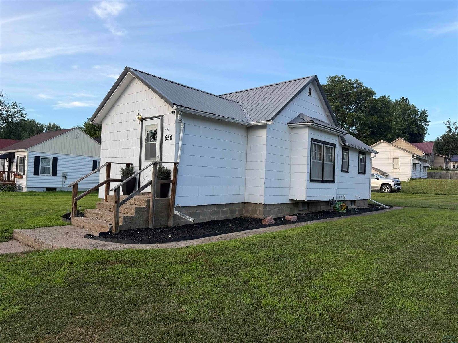 550 S 6th St, Akron, IA 51001