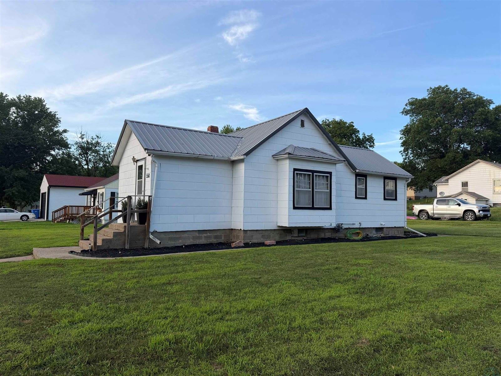 550 S 6th St, Akron, IA 51001
