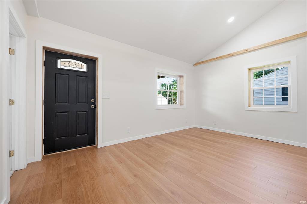 922 S Umbarger Road, Muncie, IN 47304