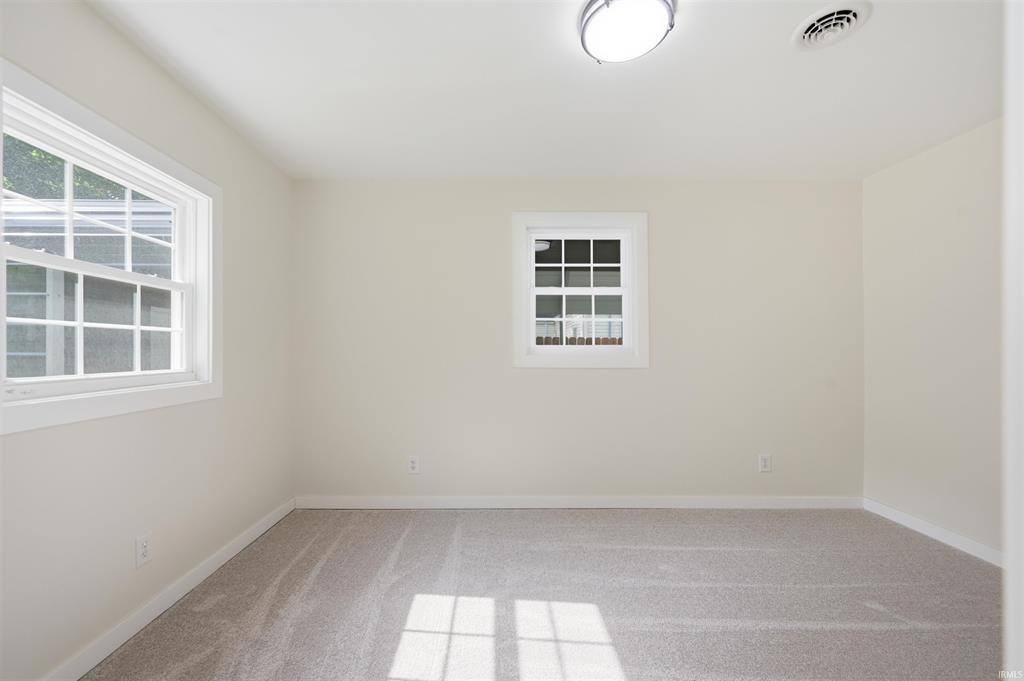 922 S Umbarger Road, Muncie, IN 47304