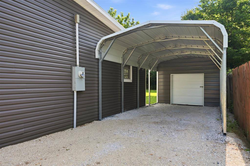 922 S Umbarger Road, Muncie, IN 47304